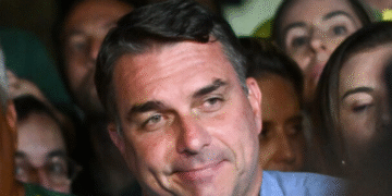 Flávio Bolsonaro venceu em apenas 4 das 417 cidades da Bahia