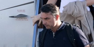 Flávio recua e retira trecho da carta onde se declarou presidente do Brasil