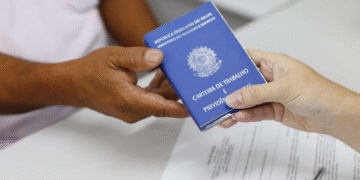 Desemprego cai para 5,2% no 3º trimestre e atinge menor nível desde 2012