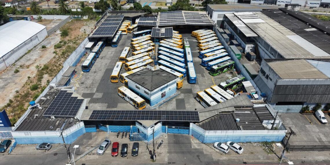 Fiscalização do Procon-BA registra 944 ônibus parados em garagens de Salvador