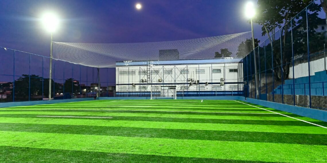 Prefeitura entrega arena de grama sintética requalificada em Vila Canária com investimento de R$ 720 mil