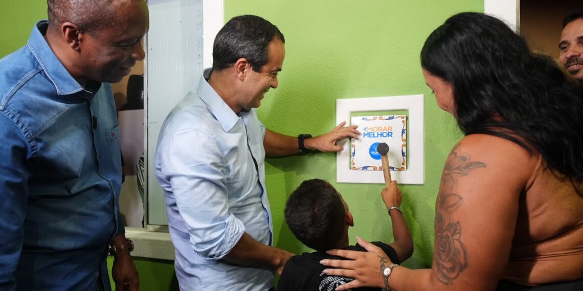 Morar Melhor beneficia mais 98 famílias e chega a quase 400 casas reformadas em Fazenda Grande IV