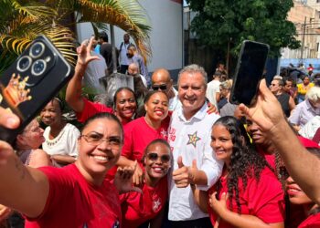 Rui Costa acusa bolsonarismo de estimular violência e diz que eleição deste domingo (25) define futuro do Brasil