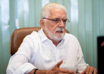 Wagner vê ‘dedo do pai’ em Flávio e faz ressalva sobre apoio à 6×1