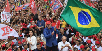 Lula derrota Flávio Bolsonaro no 2º turno e conquista quarto mandato