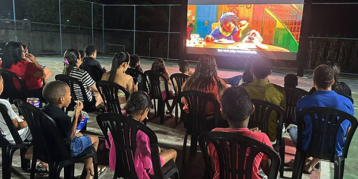 Projeto Mais Comunidade da Bracell leva cinema gratuito à zona rural de Mata de São João