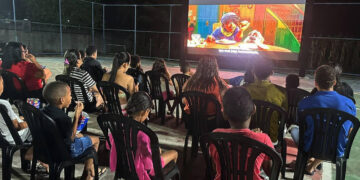 Projeto Mais Comunidade da Bracell leva cinema gratuito à zona rural de Mata de São João